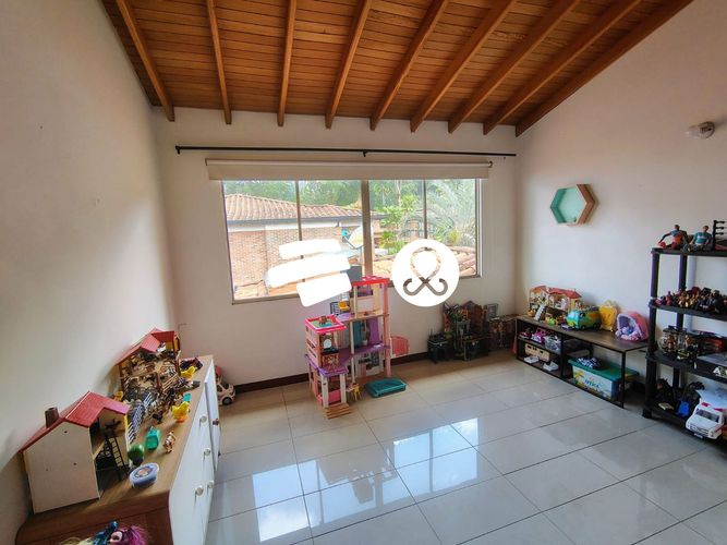 Casa de 8 alcobas en venta en Altos Del Poblado, Medellín, 953 m² · foto 16 de 24