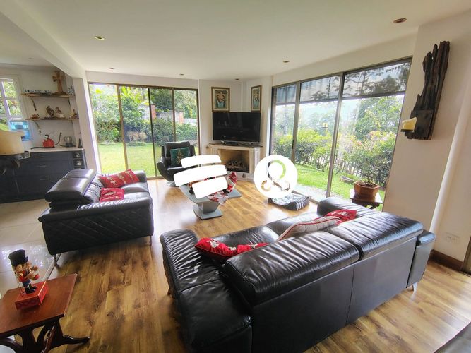 Casa de 8 alcobas en venta en Altos Del Poblado, Medellín, 953 m² · foto 17 de 24