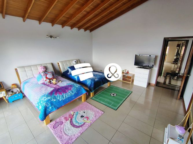 Casa de 8 alcobas en venta en Altos Del Poblado, Medellín, 953 m² · foto 18 de 24