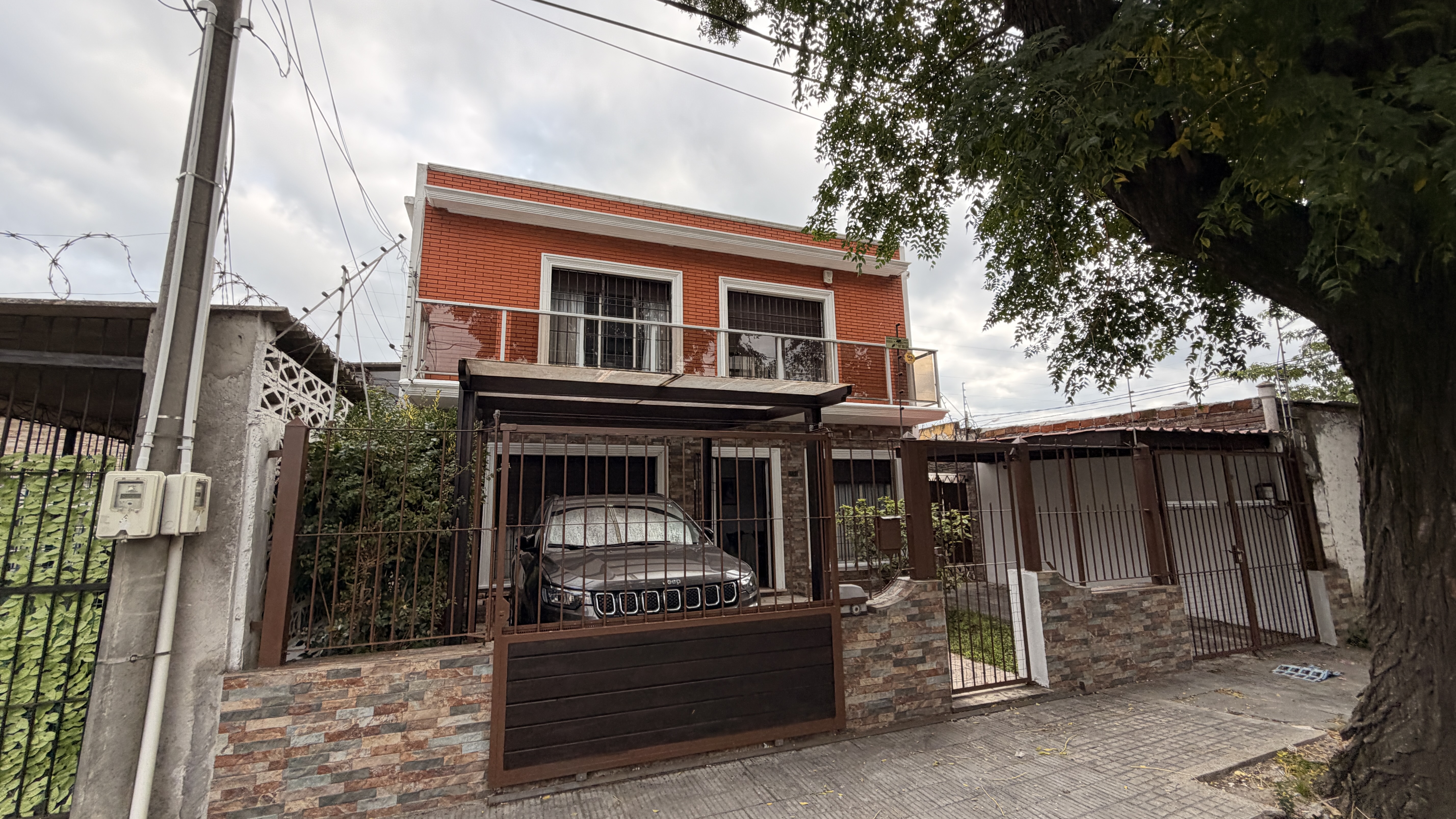 Casa en venta de 3 dormitorios, fondo y barbacoa en Unión