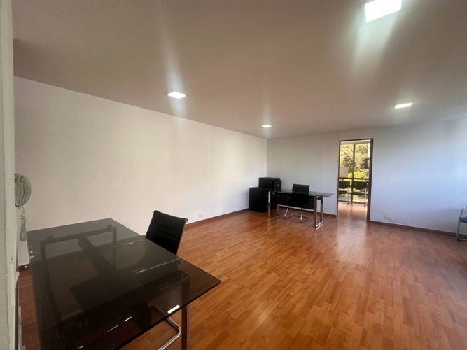 Oficina en arriendo en El Poblado, Medellín, 54 m² · foto 2 de 11