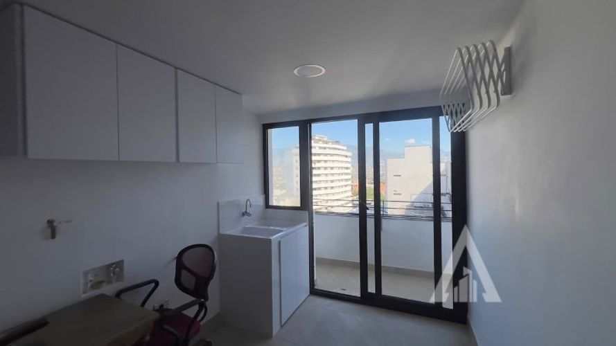 Apartamento de 3 alcobas en arriendo en Las Lomas, Medellín, 214 m² · foto 5 de 24