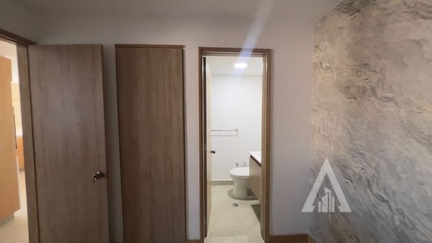 Apartamento de 3 alcobas en arriendo en Las Lomas, Medellín, 214 m² · foto 7 de 24