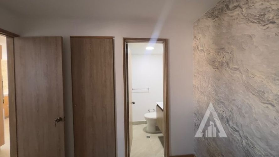 Apartamento de 3 alcobas en arriendo en Las Lomas, Medellín, 214 m² · foto 8 de 24