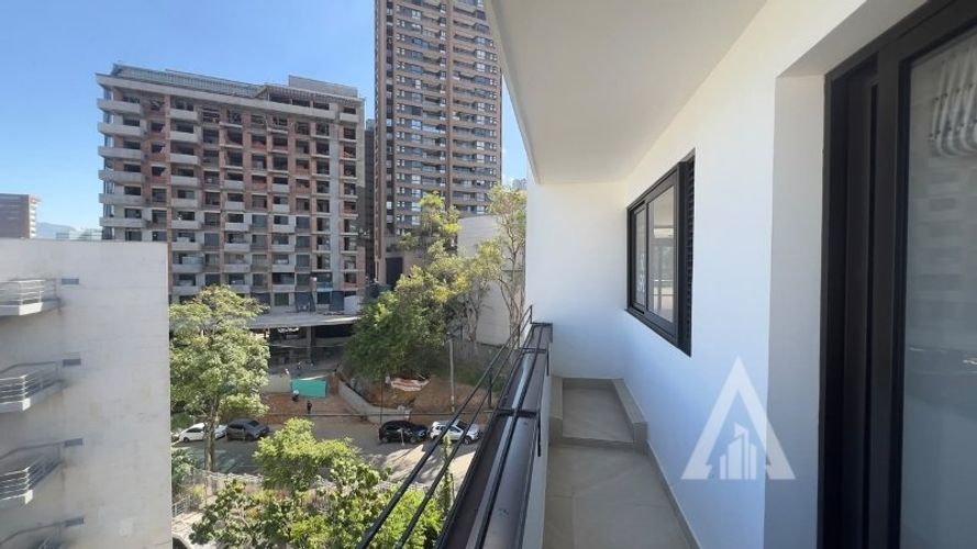 Apartamento de 3 alcobas en arriendo en Las Lomas, Medellín, 214 m² · foto 10 de 24