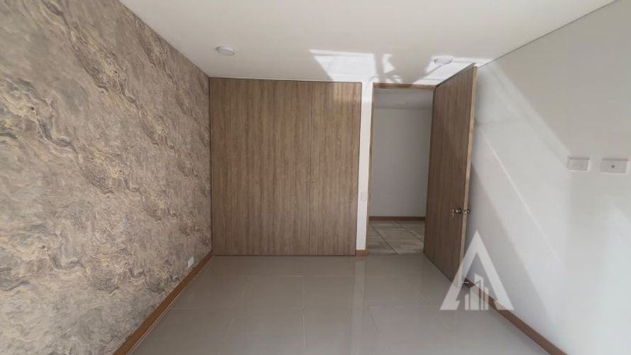 Apartamento de 3 alcobas en arriendo en Las Lomas, Medellín, 214 m² · foto 15 de 24