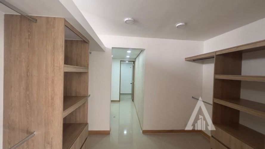 Apartamento de 3 alcobas en arriendo en Las Lomas, Medellín, 214 m² · foto 16 de 24