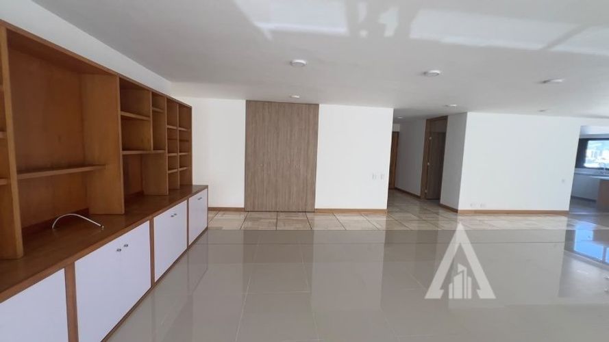 Apartamento de 3 alcobas en arriendo en Las Lomas, Medellín, 214 m² · foto 21 de 24