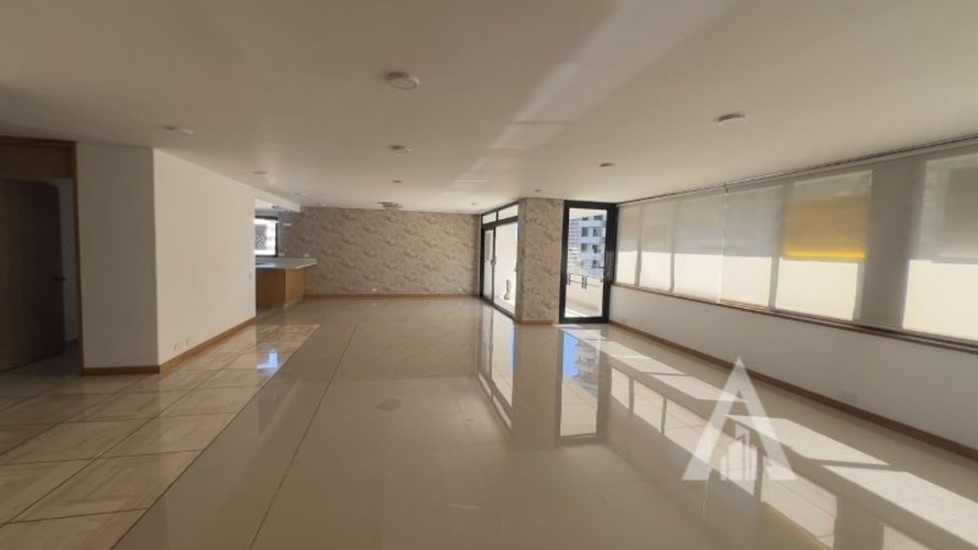 Apartamento de 3 alcobas en arriendo en Las Lomas, Medellín, 214 m² · foto 22 de 24