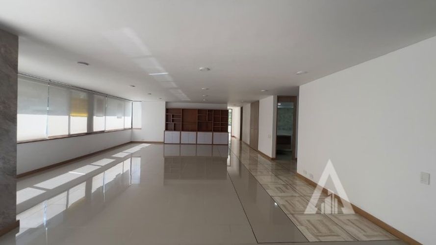 Apartamento de 3 alcobas en arriendo en Las Lomas, Medellín, 214 m² · foto 23 de 24