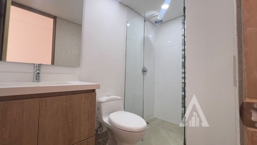 Apartamento de 3 alcobas en arriendo en Las Lomas, Medellín, 214 m² · foto 24 de 24