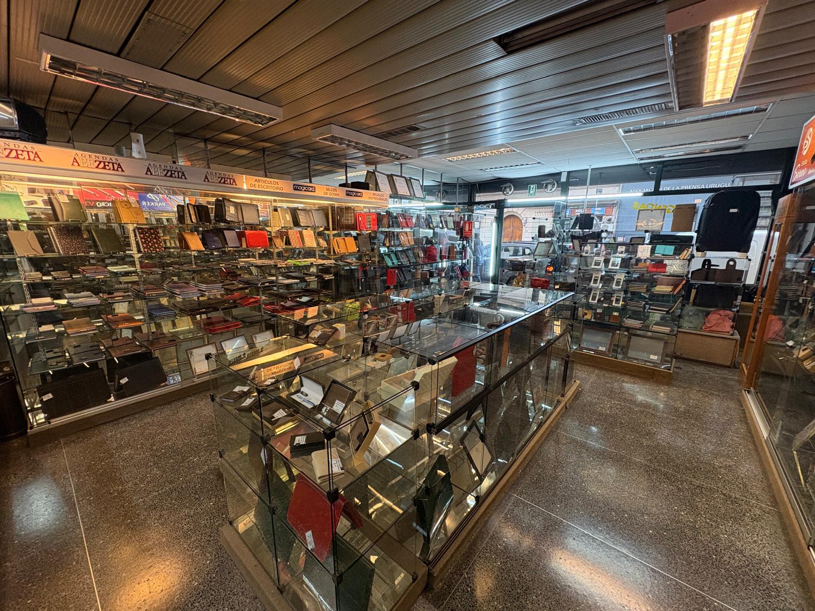 GRAN LOCAL COMERCIAL EN ALQUILER DE 126 MTS2 EN EL CENTRO!