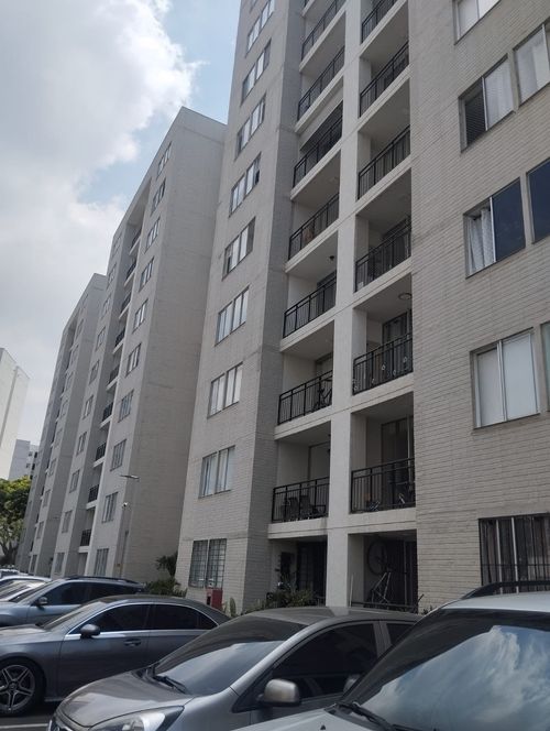 Apartamento de 3 alcobas en venta en Zona Industrial, Yumbo, 75 m² · foto 3 de 18