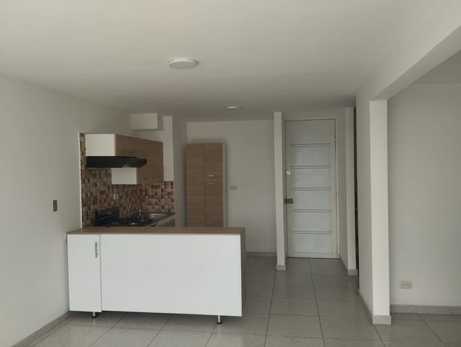 Apartamento de 3 alcobas en venta en Zona Industrial, Yumbo, 75 m² · foto 5 de 18