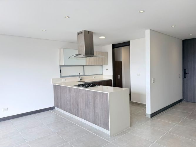 Apartamento de 3 alcobas en arriendo en El Poblado, Medellín, 100 m² · foto 3 de 18