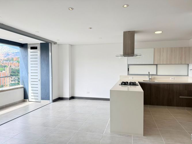 Apartamento de 3 alcobas en arriendo en El Poblado, Medellín, 100 m² · foto 4 de 18