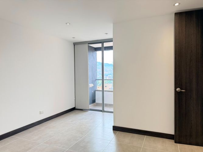 Apartamento de 3 alcobas en arriendo en El Poblado, Medellín, 100 m² · foto 6 de 18