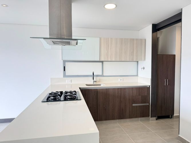 Apartamento de 3 alcobas en arriendo en El Poblado, Medellín, 100 m² · foto 17 de 18