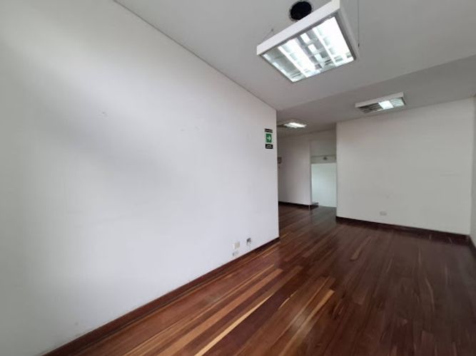 Casa de 6 alcobas en arriendo en Loma Del Campestre, Medellín, 300 m² · foto 2 de 24