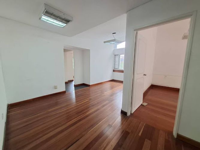 Casa de 6 alcobas en arriendo en Loma Del Campestre, Medellín, 300 m² · foto 15 de 24