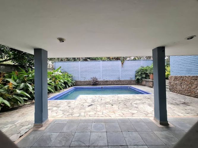 Casa de 6 alcobas en arriendo en Loma Del Campestre, Medellín, 300 m² · foto 17 de 24