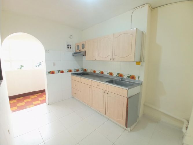 Casa de 6 alcobas en arriendo en Gerona, Medellín, 156 m² · foto 2 de 24