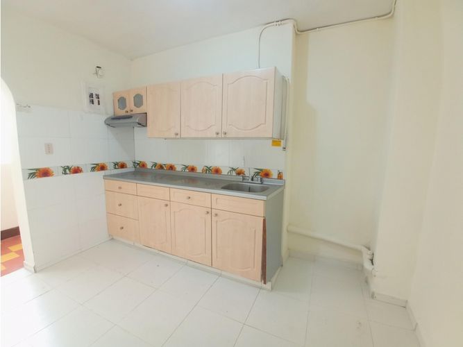 Casa de 6 alcobas en arriendo en Gerona, Medellín, 156 m² · foto 3 de 24