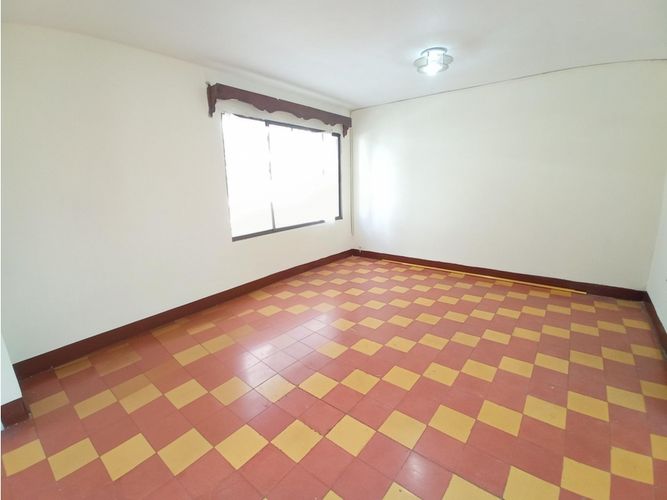 Casa de 6 alcobas en arriendo en Gerona, Medellín, 156 m² · foto 4 de 24