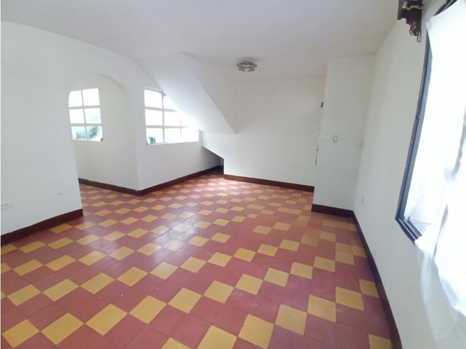 Casa de 6 alcobas en arriendo en Gerona, Medellín, 156 m² · foto 5 de 24