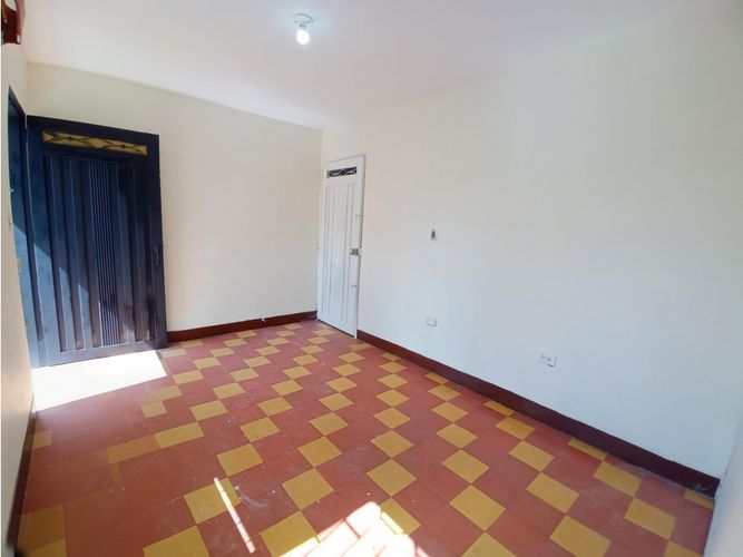 Casa de 6 alcobas en arriendo en Gerona, Medellín, 156 m² · foto 6 de 24
