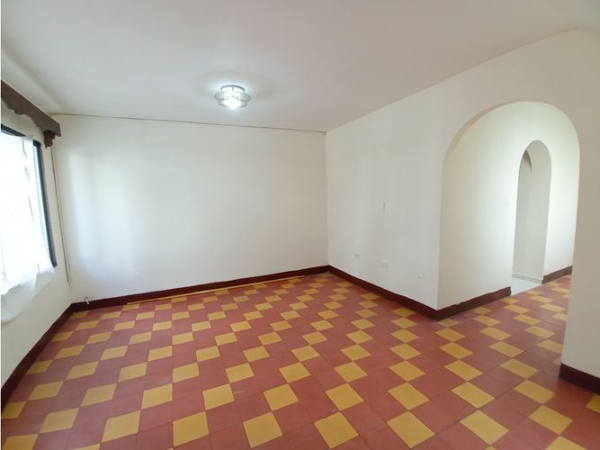 Casa de 6 alcobas en arriendo en Gerona, Medellín, 156 m² · foto 10 de 24