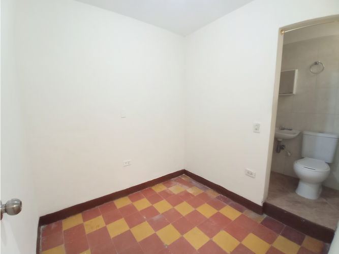 Casa de 6 alcobas en arriendo en Gerona, Medellín, 156 m² · foto 17 de 24