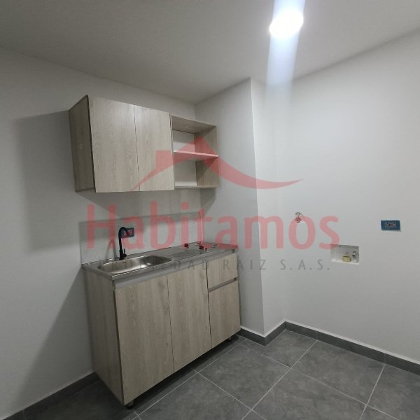 Apartaestudio en arriendo en El Dorado, Envigado · foto 2 de 11