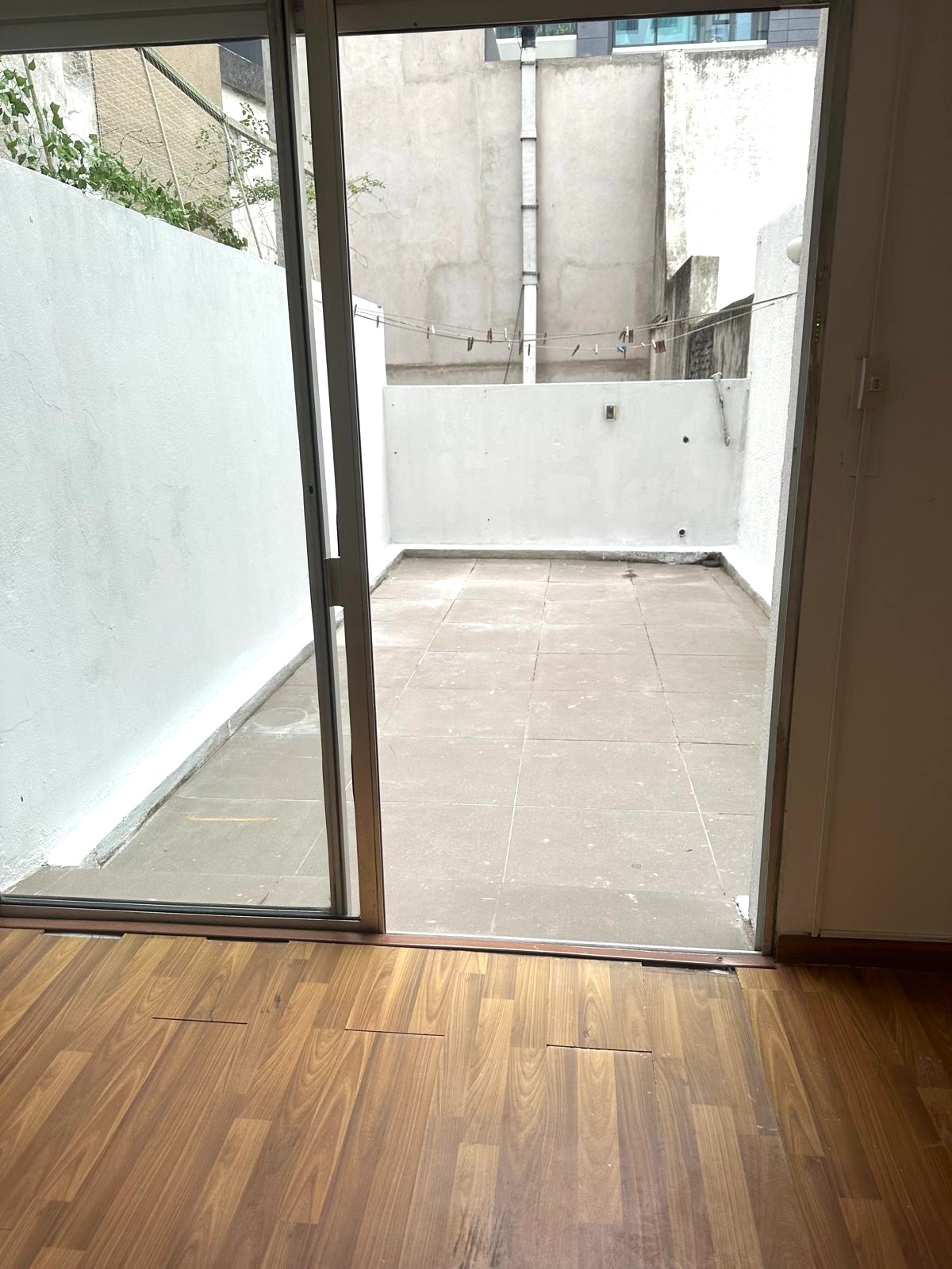 OPORTUNIDAD A PASOS DEL MAR, RAMBLA DE TROUVILLE Y SHOPPING!!! CON PATIO EXCLUSIVO Y TERRAZA AL FRENTE!!!! · Foto 13