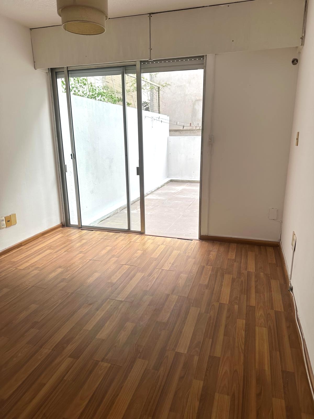 OPORTUNIDAD A PASOS DEL MAR Y RAMBLA DE TROUVILLE!!! CON PATIO AMPLIO Y TERRAZA AL FRENTE!!! · Foto 12