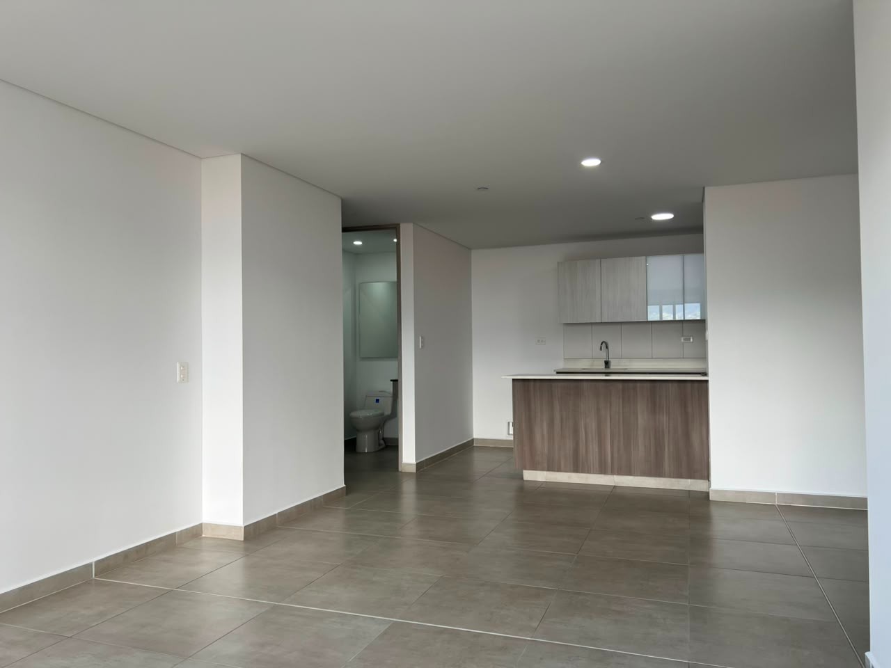 Apartamento en arriendo en Loma Benedictinos, Envigado · foto 2 de 19