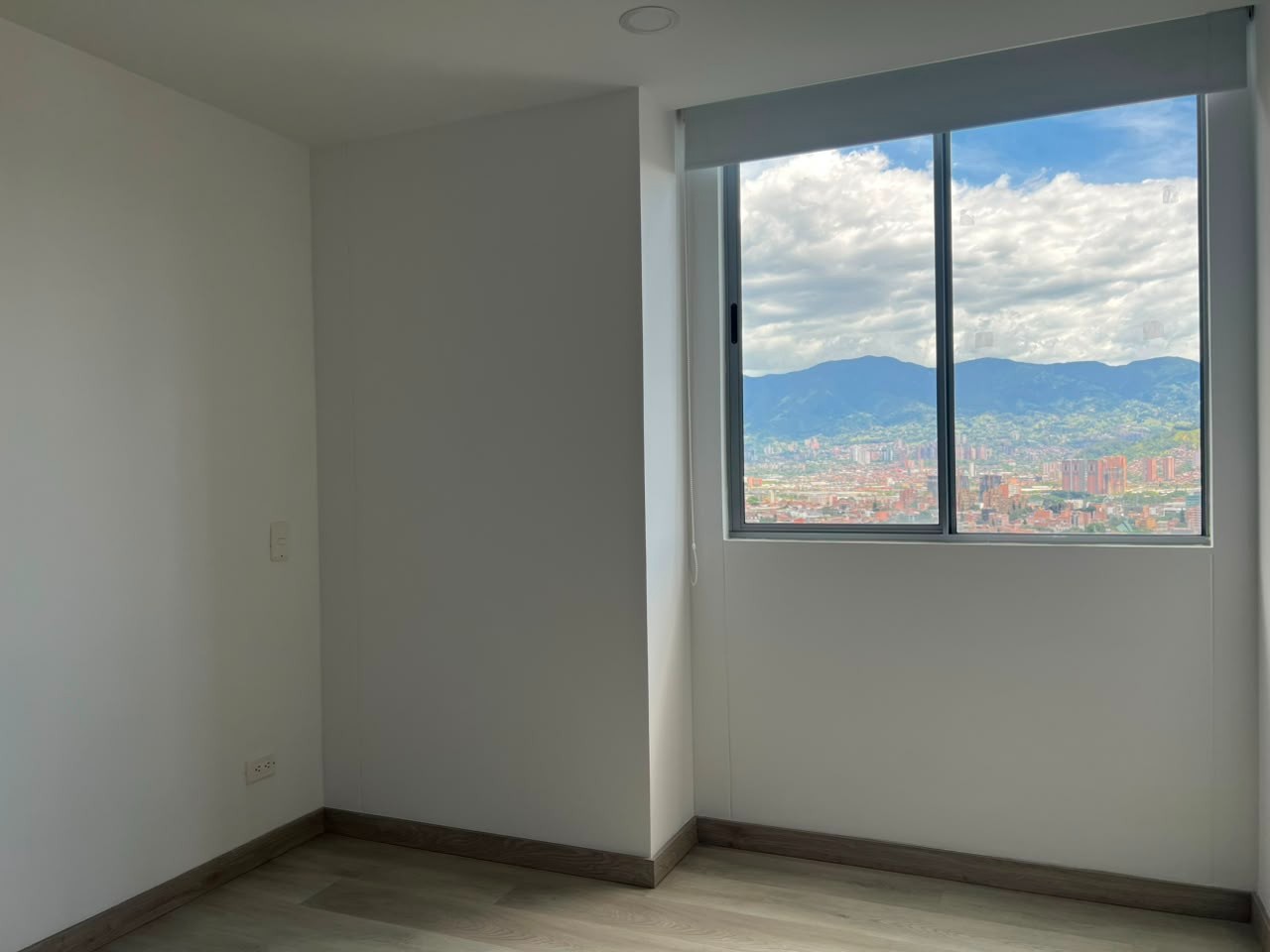 Apartamento en arriendo en Loma Benedictinos, Envigado · foto 3 de 19