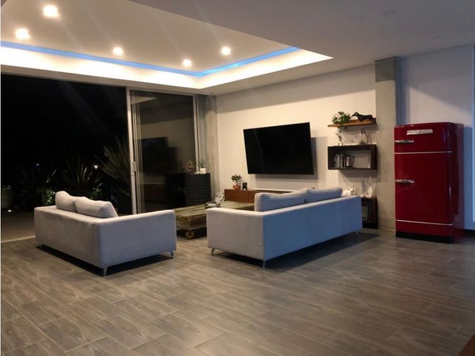 Casa de 4 alcobas en venta en La Pradera, Envigado, 514 m² · foto 14 de 20