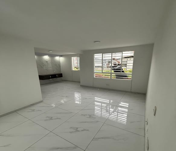 Apartamento de 2 alcobas en venta en Candelaria, 42 m² · foto 2 de 18