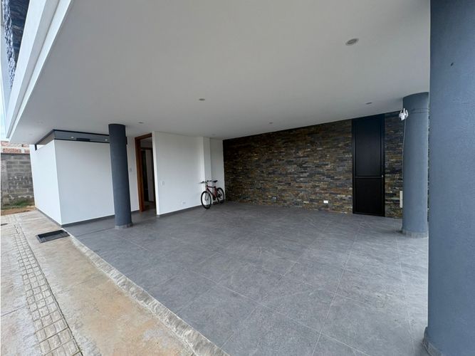 Casa de 3 alcobas en venta en Lomitas, La Ceja, 255 m² · foto 3 de 24