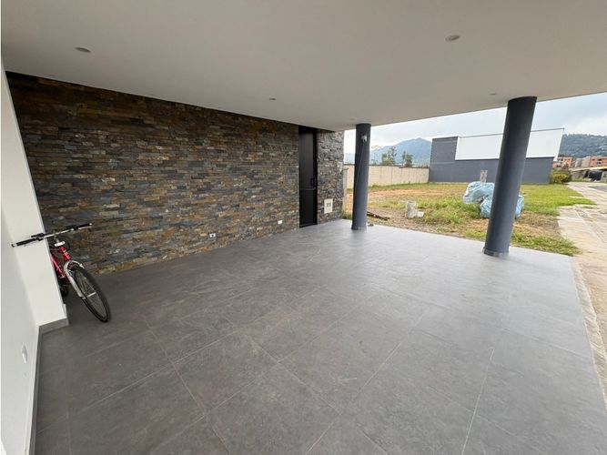 Casa de 3 alcobas en venta en Lomitas, La Ceja, 255 m² · foto 4 de 24