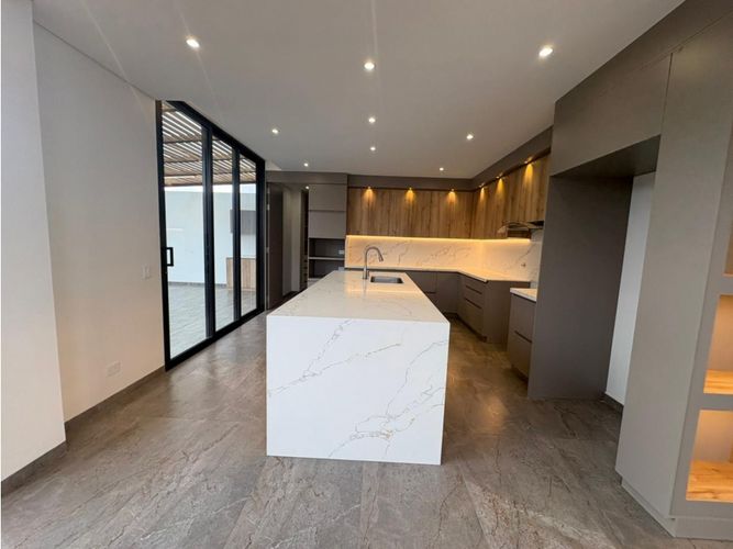 Casa de 3 alcobas en venta en Lomitas, La Ceja, 255 m² · foto 16 de 24