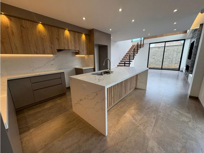 Casa de 3 alcobas en venta en Lomitas, La Ceja, 255 m² · foto 18 de 24