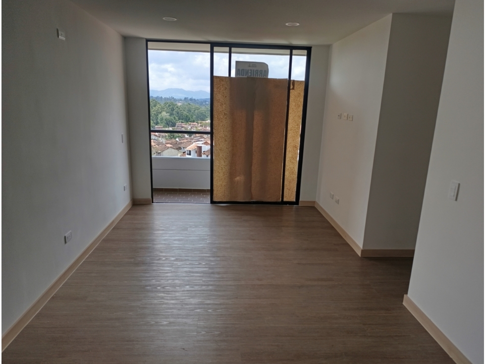Apartamento en arriendo en Rionegro · foto 3 de 24