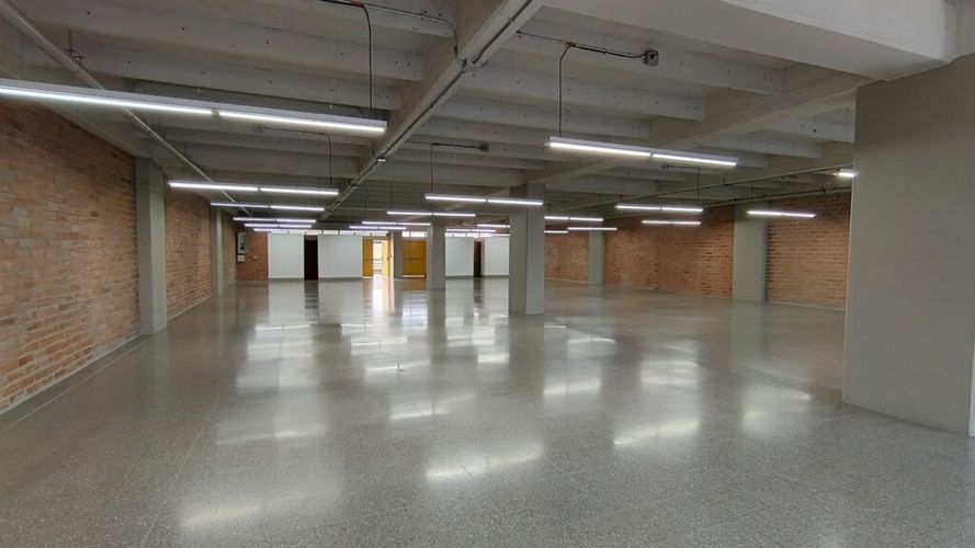 Local en arriendo en Campo Amor, Medellín, 466 m² · foto 2 de 4