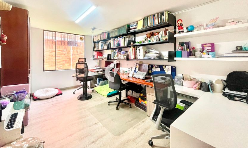 Apartamento de 3 alcobas en venta en Santa Barbara, Bogotá, 206 m² · foto 3 de 7
