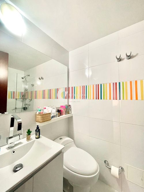 Apartamento de 3 alcobas en venta en Santa Barbara, Bogotá, 206 m² · foto 6 de 7