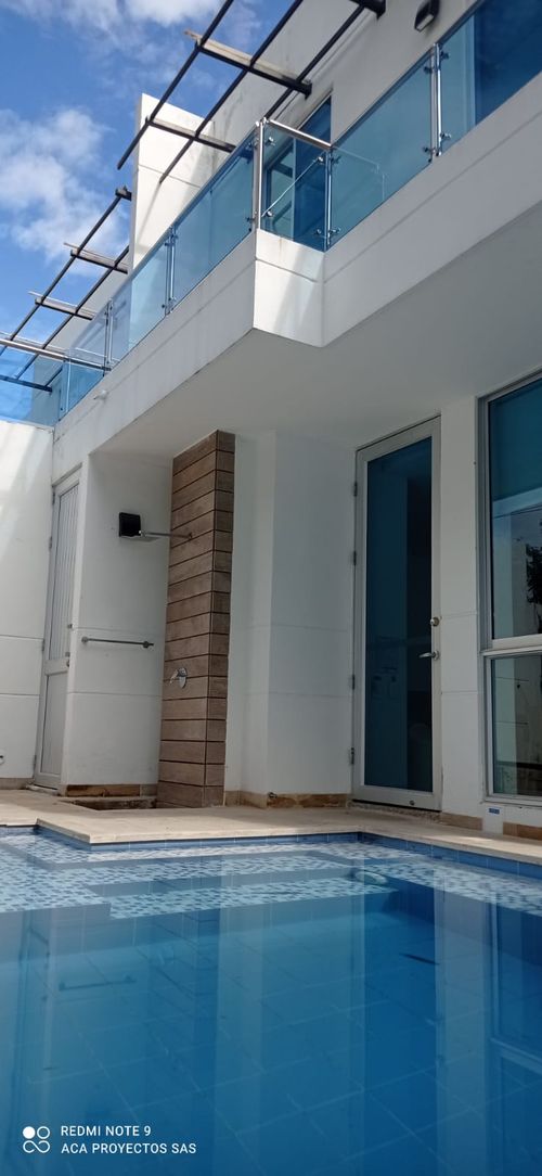 Casa de 4 alcobas en venta en Girardot, Girardot, 220 m² · foto 3 de 24
