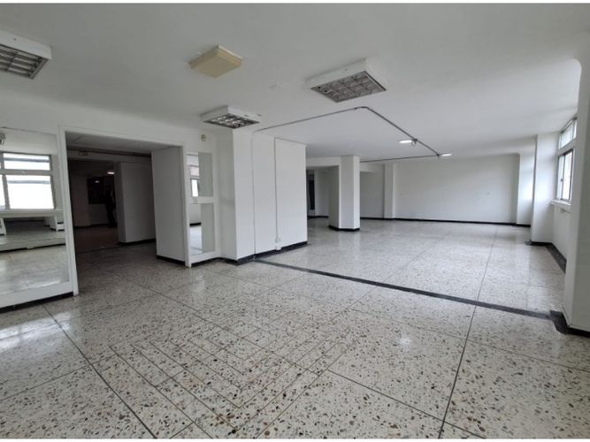Apartamento en venta en San Jose, Pereira, 300 m² · foto 3 de 8