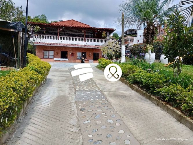 Casa de 5 alcobas en venta en San Cristobal, Medellín, 400 m² · foto 2 de 12